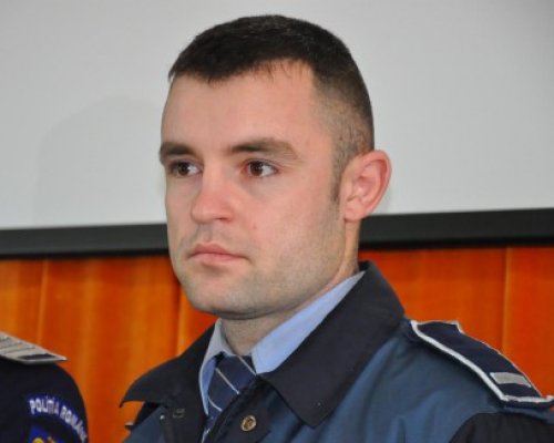 Poliţişti avansaţi în grad de ziua lor: 